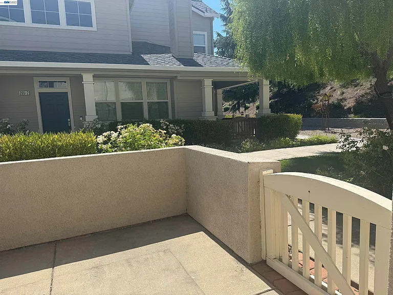 3162 Golden Crest Cmn #3 — Photo 29
