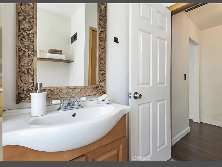 619 Oak St — Photo 3
