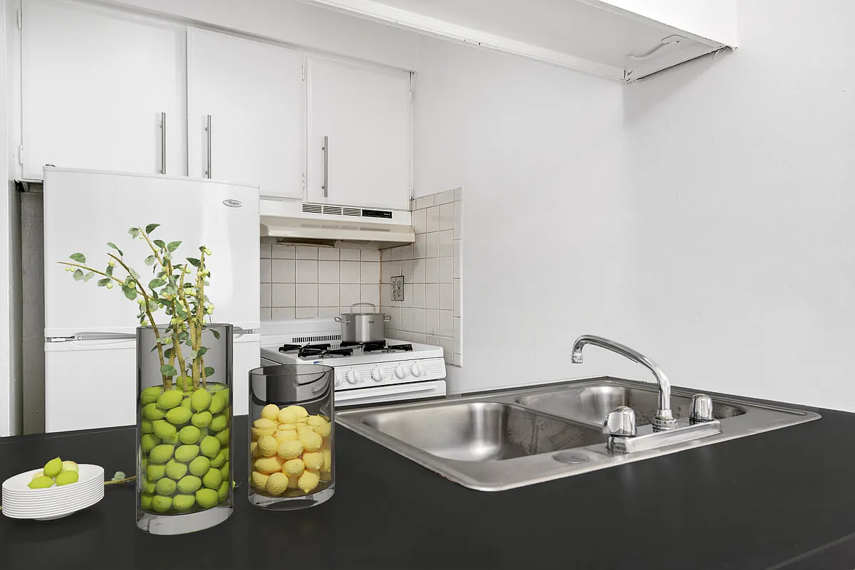 537 W. Melrose — Photo 1