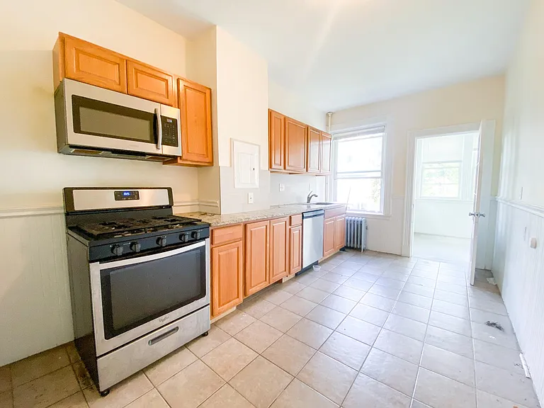 144 Coolidge St #2 — Photo 7