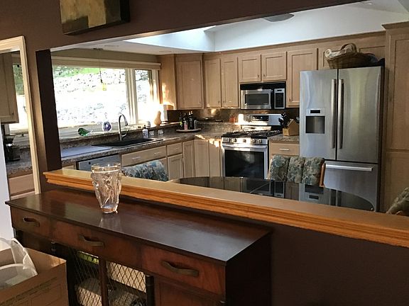 5th image of 129 Pine Ln