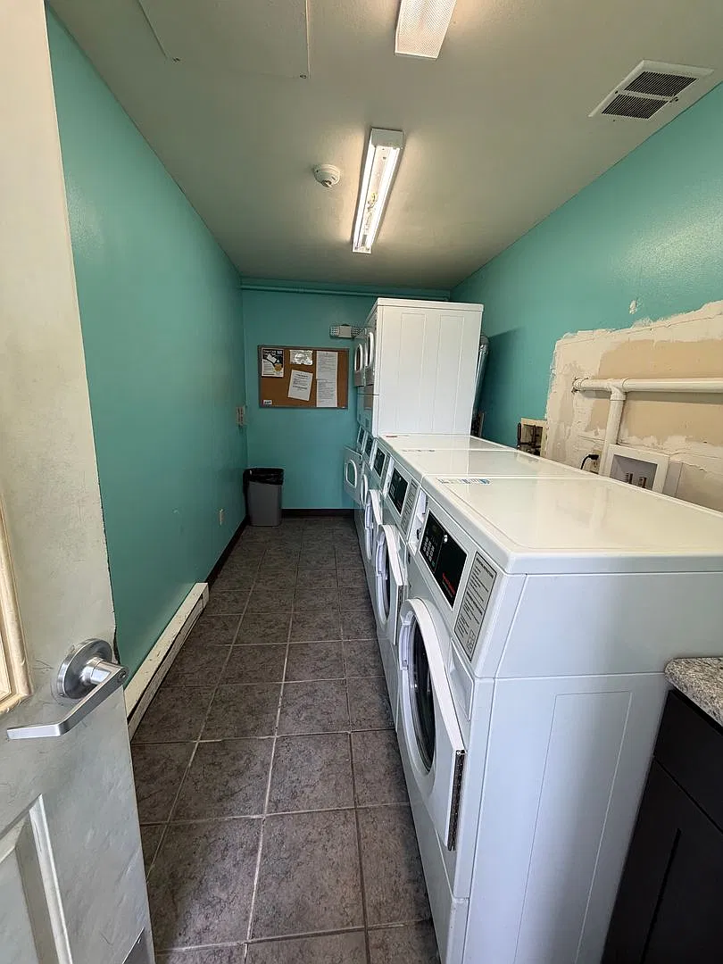 Cozy One Bedroom Is Waiting For You!! Last Month Free! — Photo 2