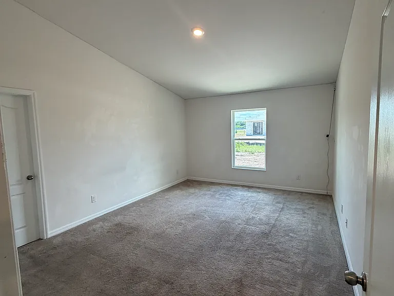 2019 NW 16th Pl — Photo 16