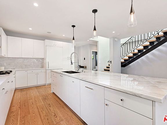 5th image of 8925 Dorrington Ave