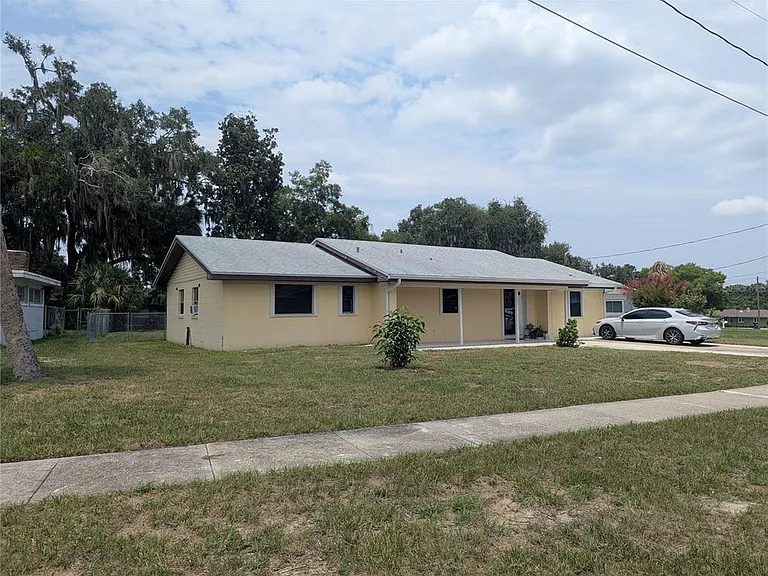 1521 Normandy Way — Photo 3