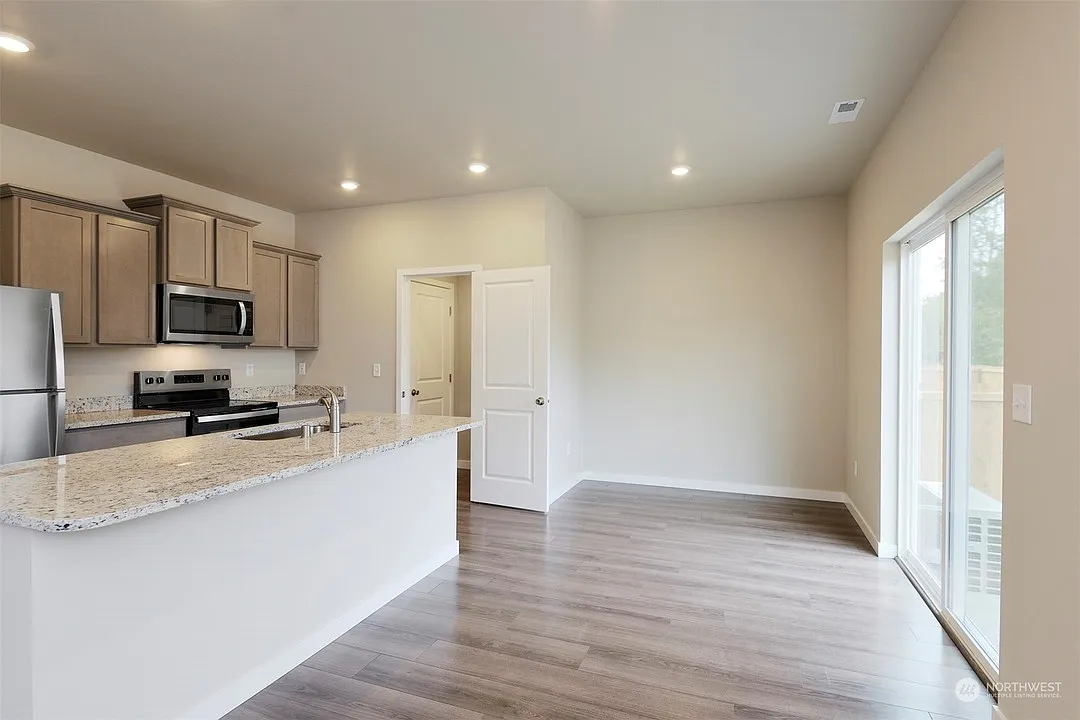 4 bed, 2.5 bath, 1843 sqft, $3,600 — Photo 1