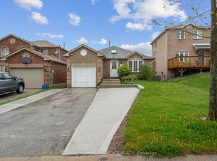 16 Waddington Cres, Barrie, ON L4N 8C8
