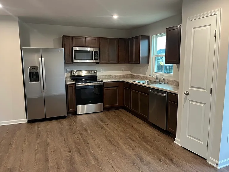 834 Black Rock Cir — Photo 2