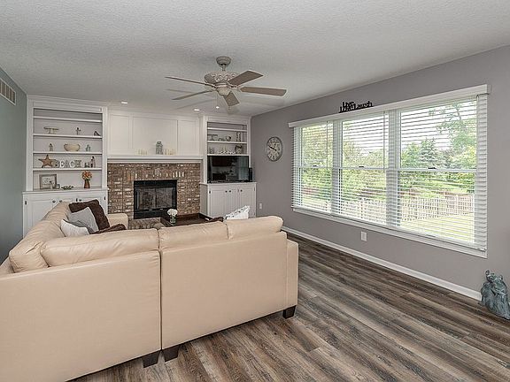 3rd image of 5009 Mayfield Dr