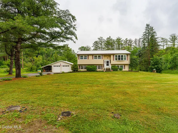 1 Rose Hill Court, Burnt Hills, NY 12027