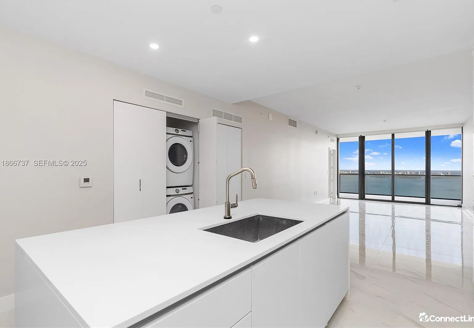 3 bed, 3.0 bath, $8,200 — Photo 1