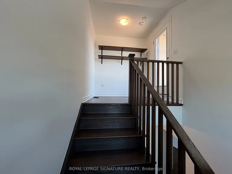 1392 William Halton Pkwy W — Photo 33