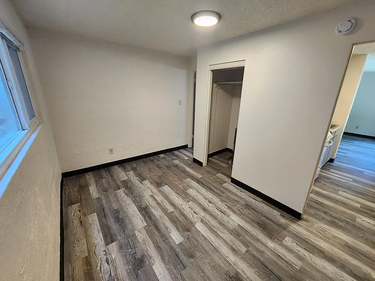 Melrose Court Apartments — Photo 8