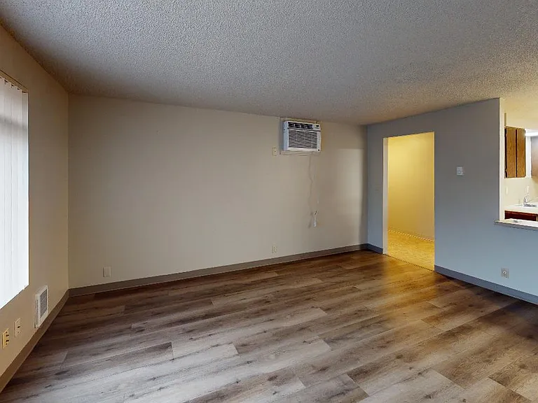 240 W Furnish Ave #12 — Photo 8