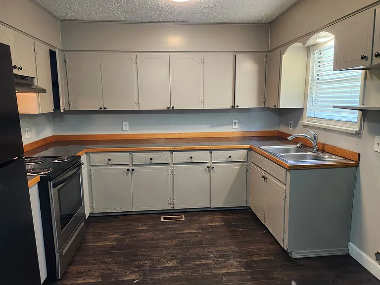 904 Sherris Ln — Photo 6