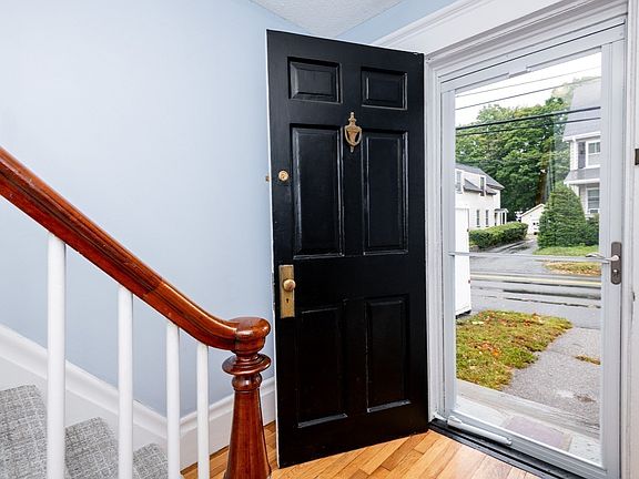 5th image of 8 Washington St