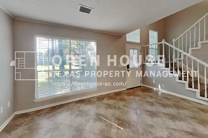 9322 Wandsworth Dr — Photo 3