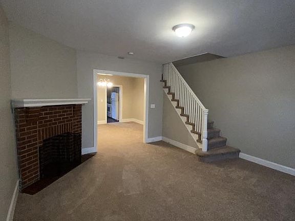 2nd image of 4424 Devereaux St