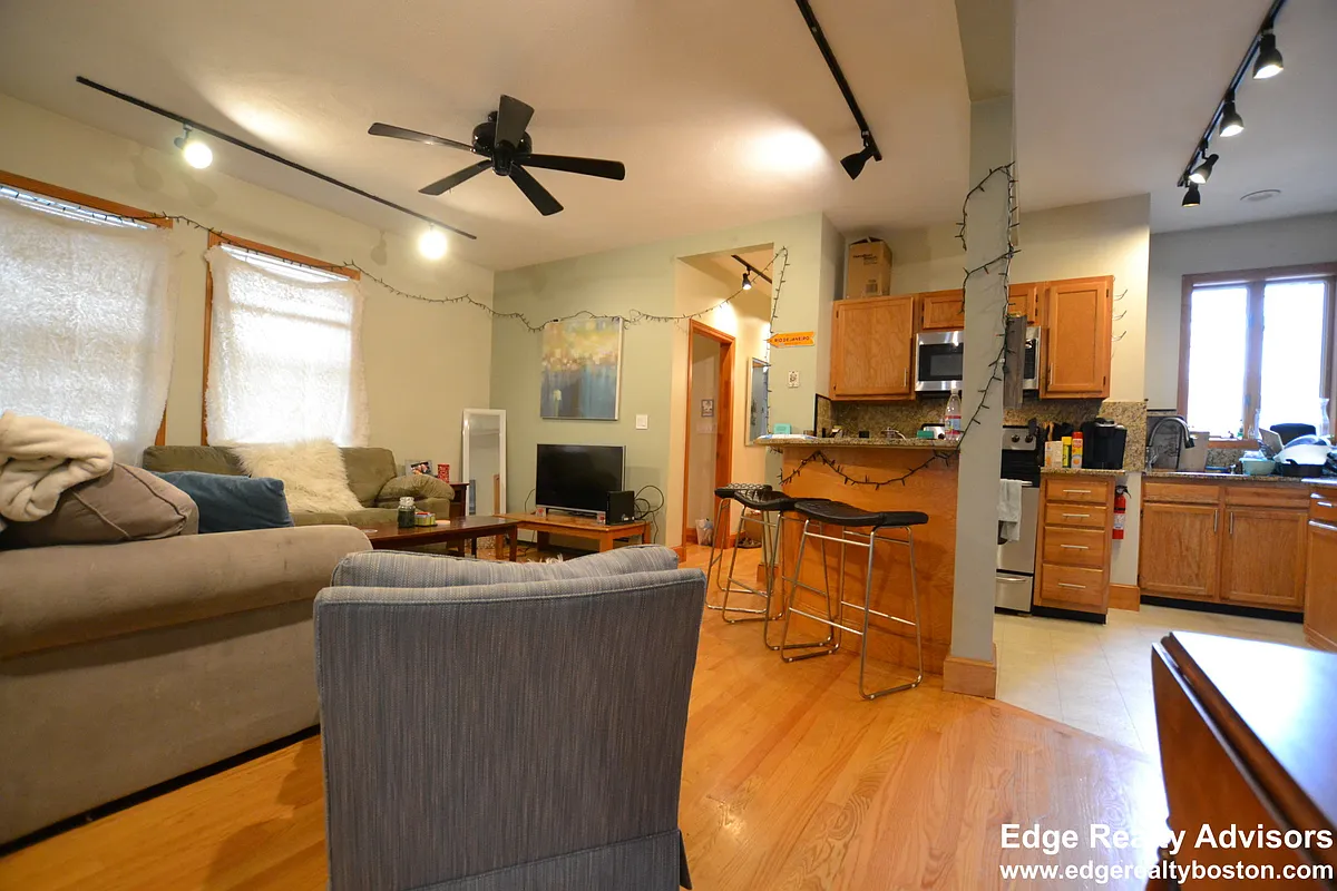 Building Photo - 77 Easton St #1
