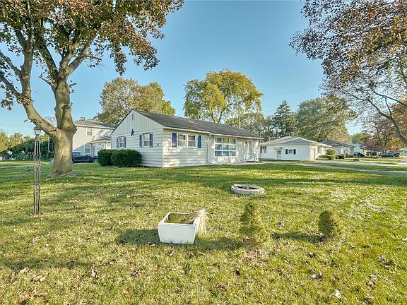 3rd image of 380 Noridge Dr