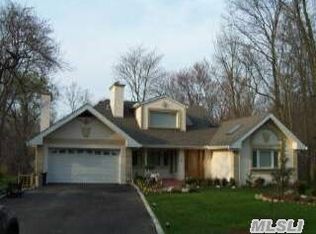 45 Red Brook Rd, Great Neck, NY 11024