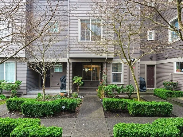 877 5th Pl NE, Issaquah, WA 98029