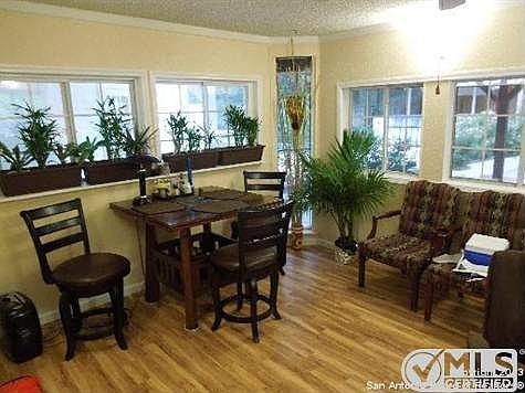 3rd image of 827 Serenade Dr