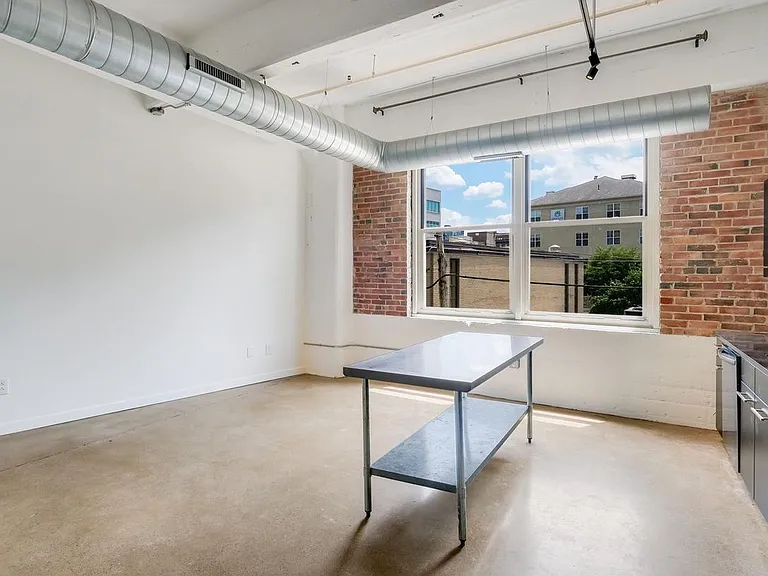 444 N 4th St #208 — Photo 4
