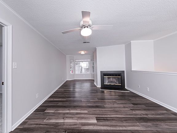 4th image of 105H Stratford Dr