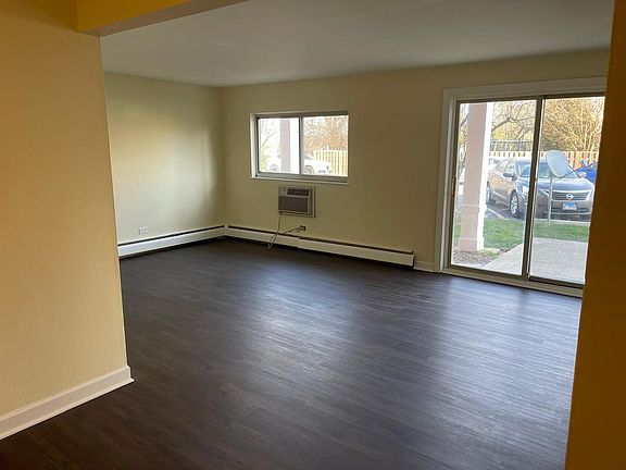 5th image of 706 Marilyn Ave APT 102