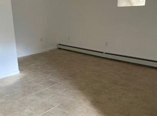 374 Greenmount Ave #1R, Cliffside Park, NJ 07010