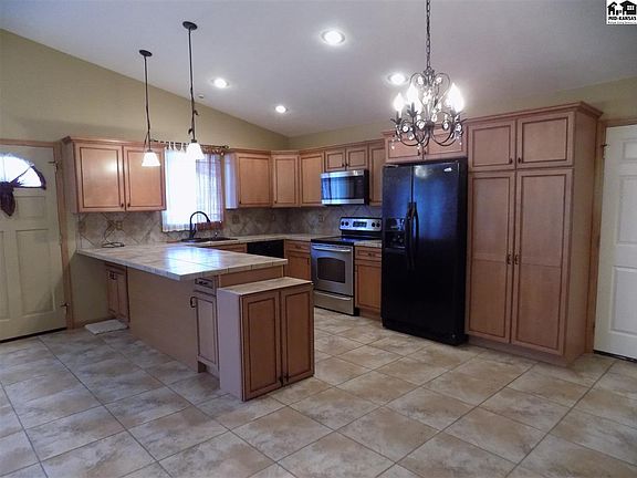 4th image of 8 Monarch Ln