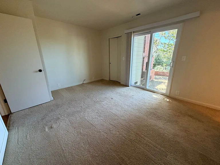 960 Forest Ave — Photo 19