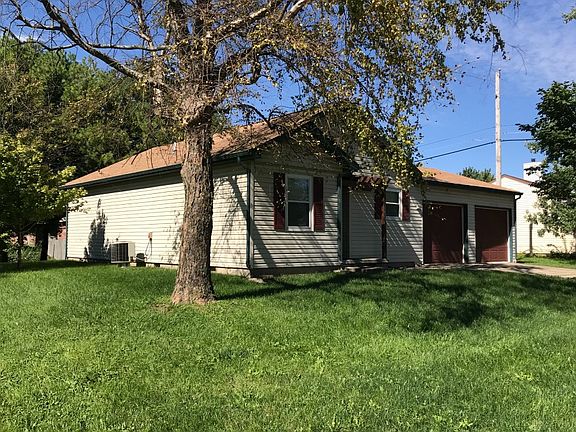 3rd image of 1428 Thomas Dr
