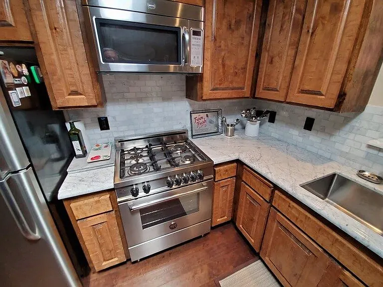 303 W Thomson Ave — Photo 1