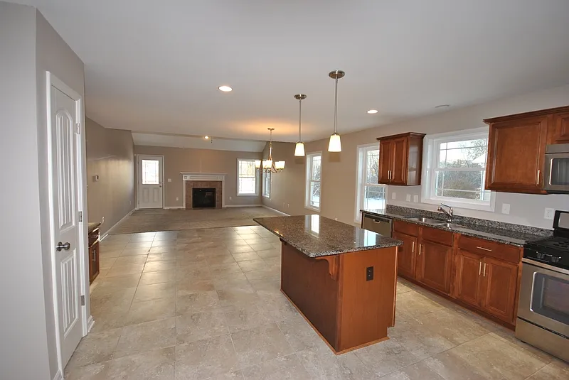 3 bed, 2.5 bath, 1929 sqft, $3,200 — Photo 3