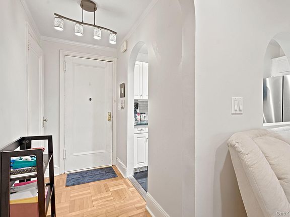 3rd image of 910 Stuart Avenue #2EF