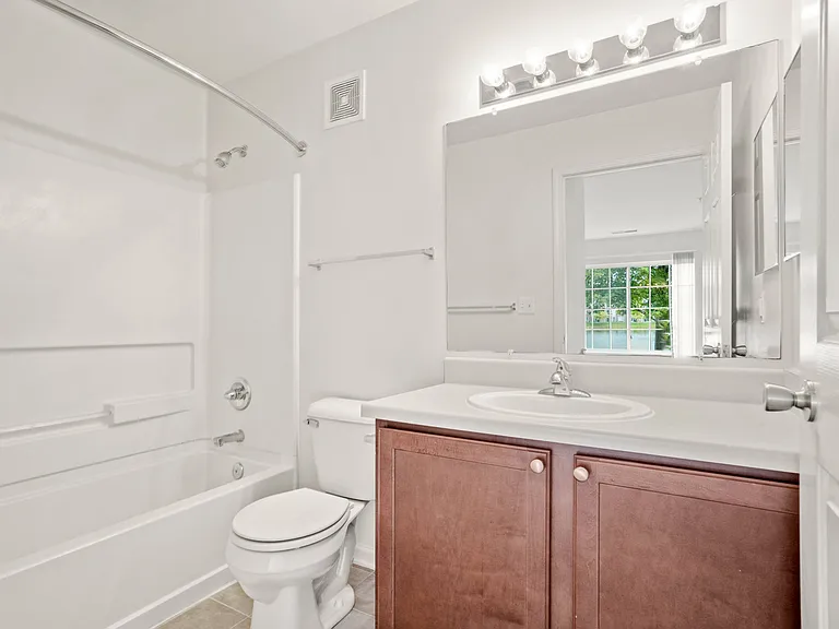 Towne Lakes Apartments — Photo 19
