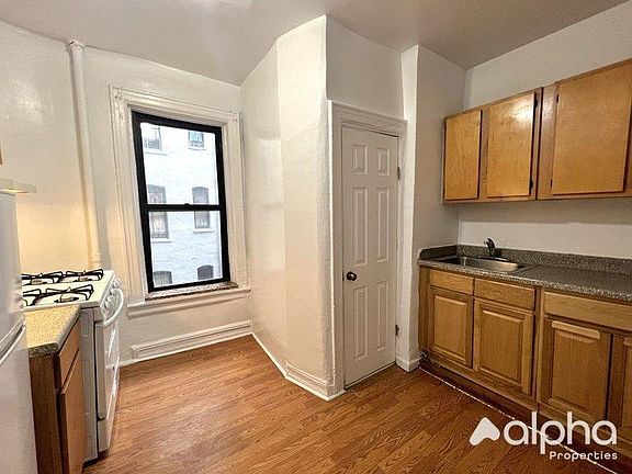 4th image of 315 E 108th St APT 5