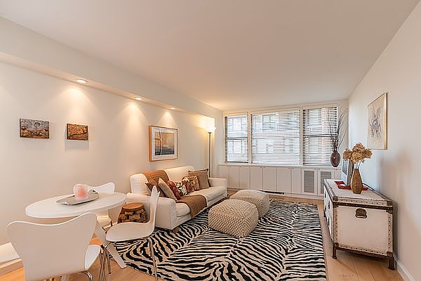 1st image of 200 W 79th St #12RS