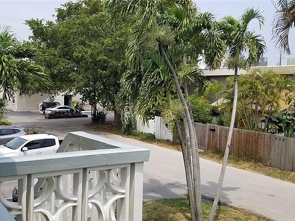 3rd image of 604 NE 29th Dr