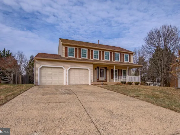 204 Elizabeth Ct, Sterling, VA 20164