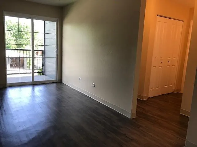 1829 Warren Ave #206 — Photo 17