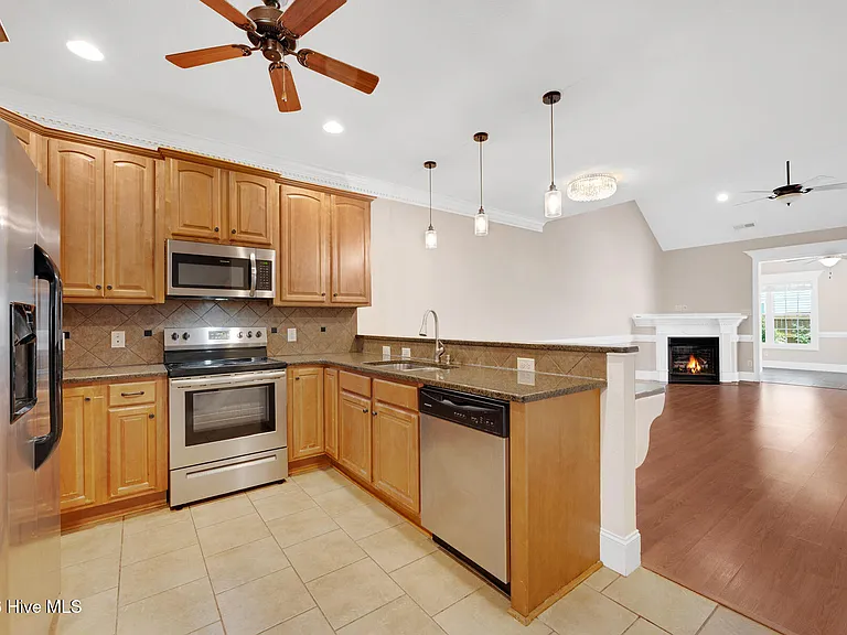 2400 Dovedale Ct #B — Photo 8