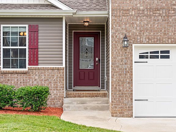 3rd image of 1024 Charles Thomas Dr