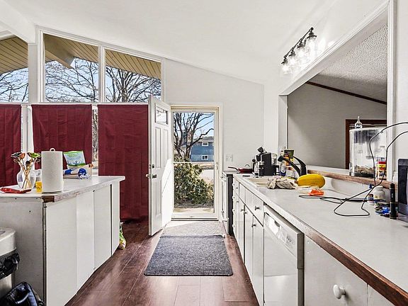 3rd image of 515 Thomas St