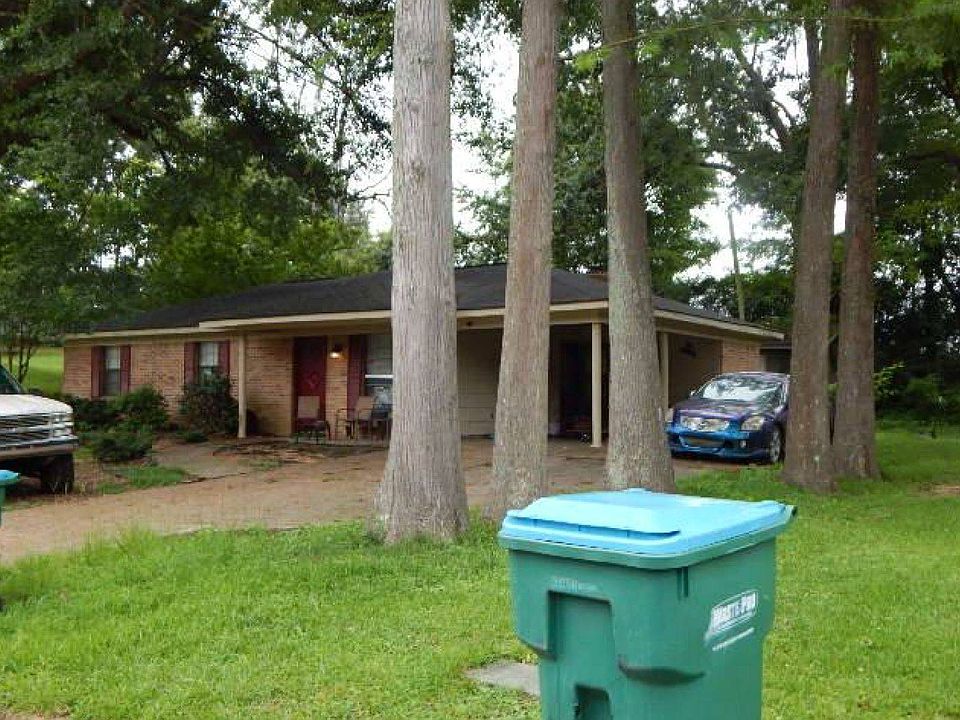 2nd image of 725 Cherokee Ln