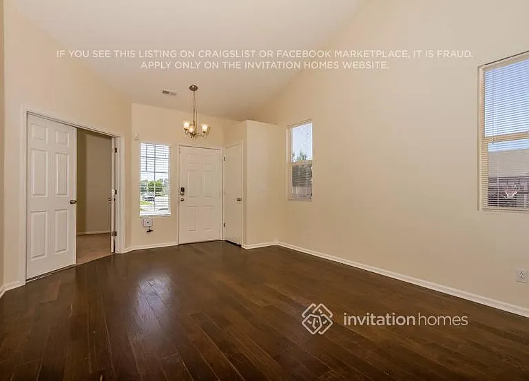 1044 Clogger Ln — Photo 2