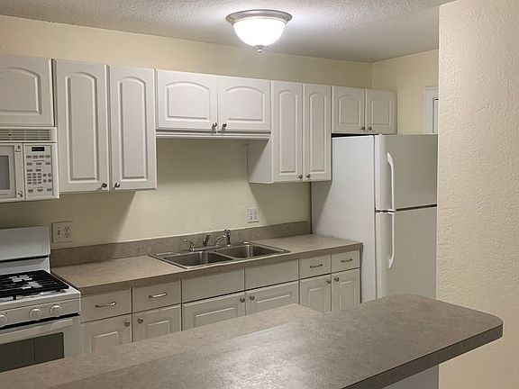 3rd image of 1700 SW 16th Ct APT E22