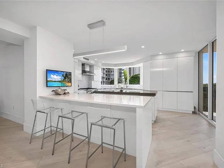 6597 Nicholas Blvd #401 — Photo 4
